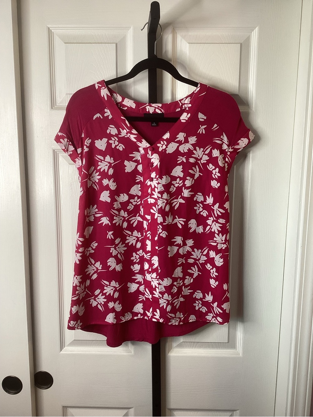 V-Neck Floral Cap-Sleeve Blouse, size Medium